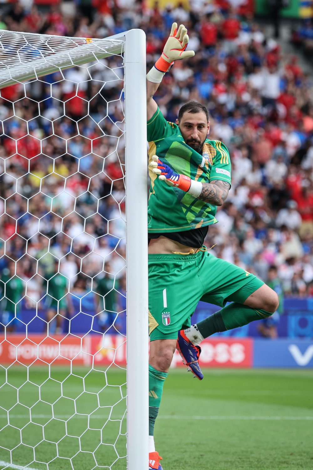 C罗在瑞士队比赛中精彩发挥，赛况扑朔迷离引发热议！的简单介绍