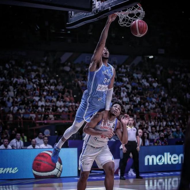 开云体育-字母哥回归赛场，惊险取胜首场状态亮眼，SKT观众沸腾！的简单介绍