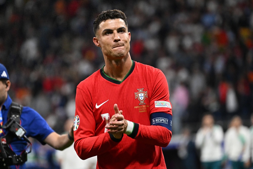 C罗在塞尔维亚队比赛中精彩发挥，突破纪录引发热议！的简单介绍